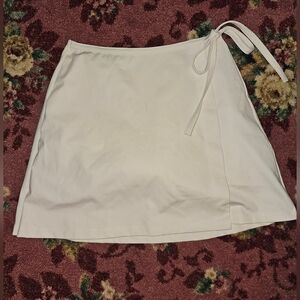Girlfriend Collective Ivory Weekend Wrap Skort size small